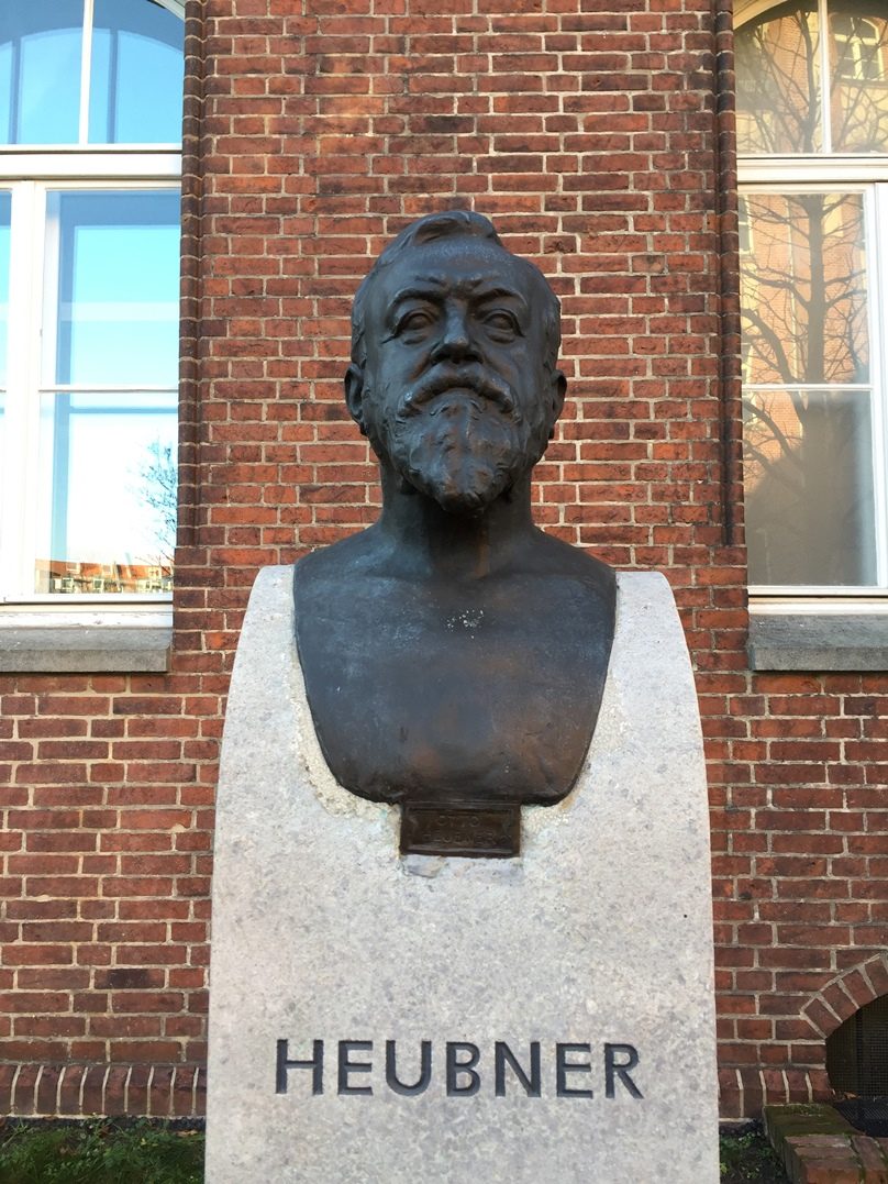 Otto Heubner bust, Berlin - 02.jpg
